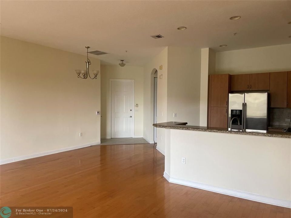 For Rent: $2,750 (2 beds, 2 baths, 1159 Square Feet)