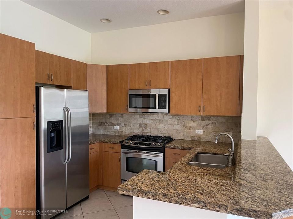 For Rent: $2,750 (2 beds, 2 baths, 1159 Square Feet)