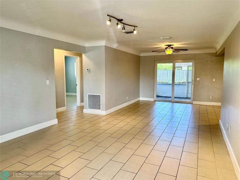 For Rent: $2,800 (3 beds, 2 baths, 1125 Square Feet)