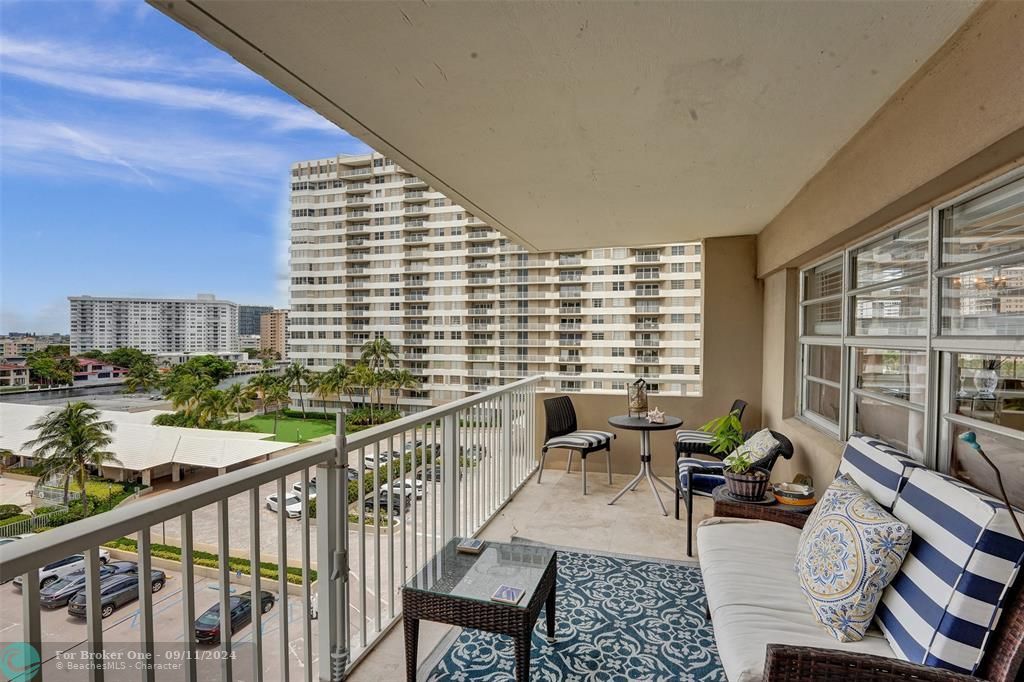 Active With Contract: $390,000 (2 beds, 2 baths, 1340 Square Feet)