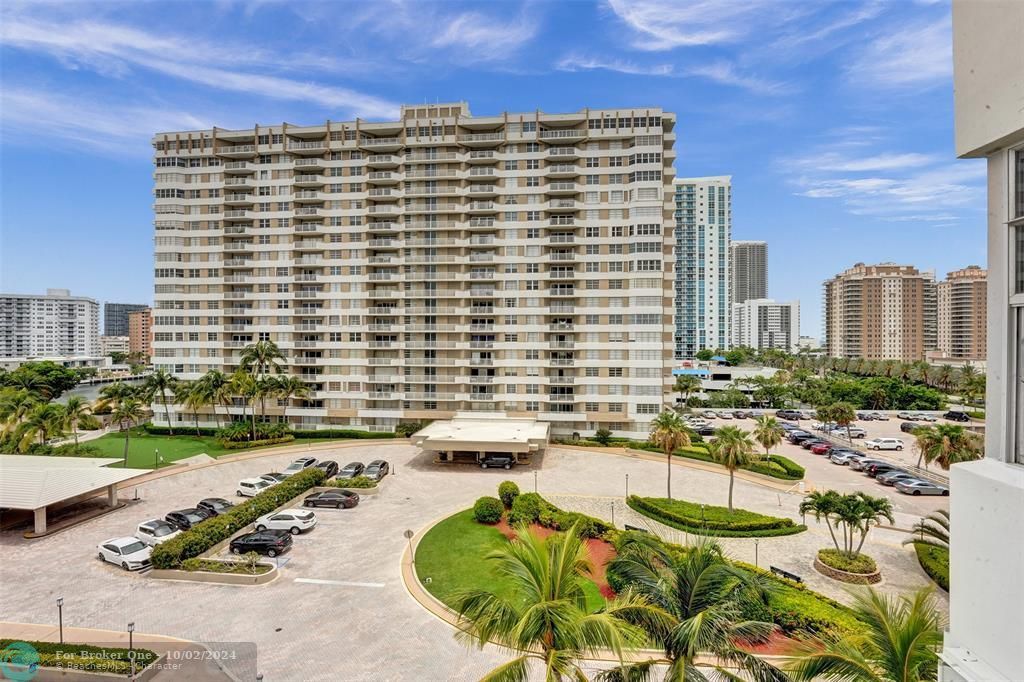 Active With Contract: $390,000 (2 beds, 2 baths, 1340 Square Feet)