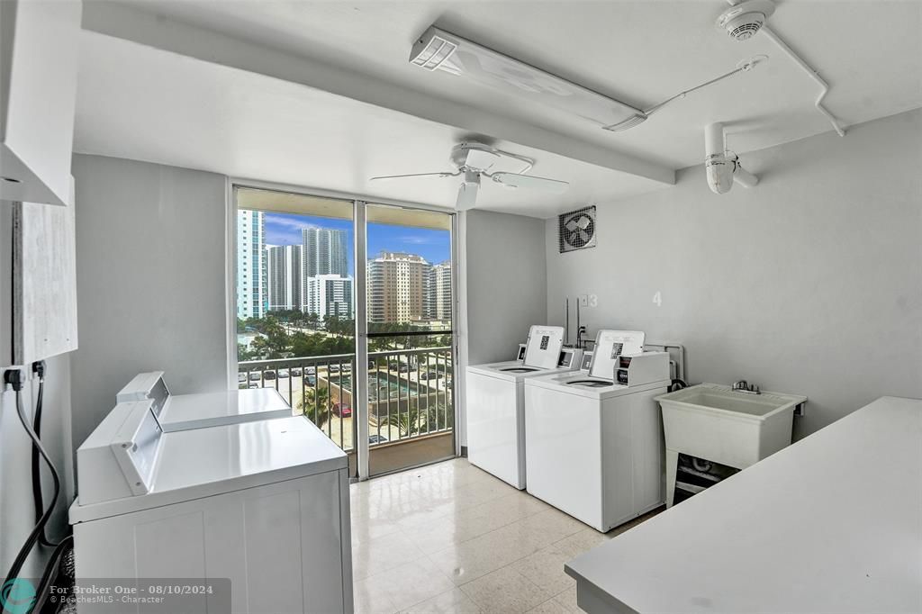 Active With Contract: $390,000 (2 beds, 2 baths, 1340 Square Feet)