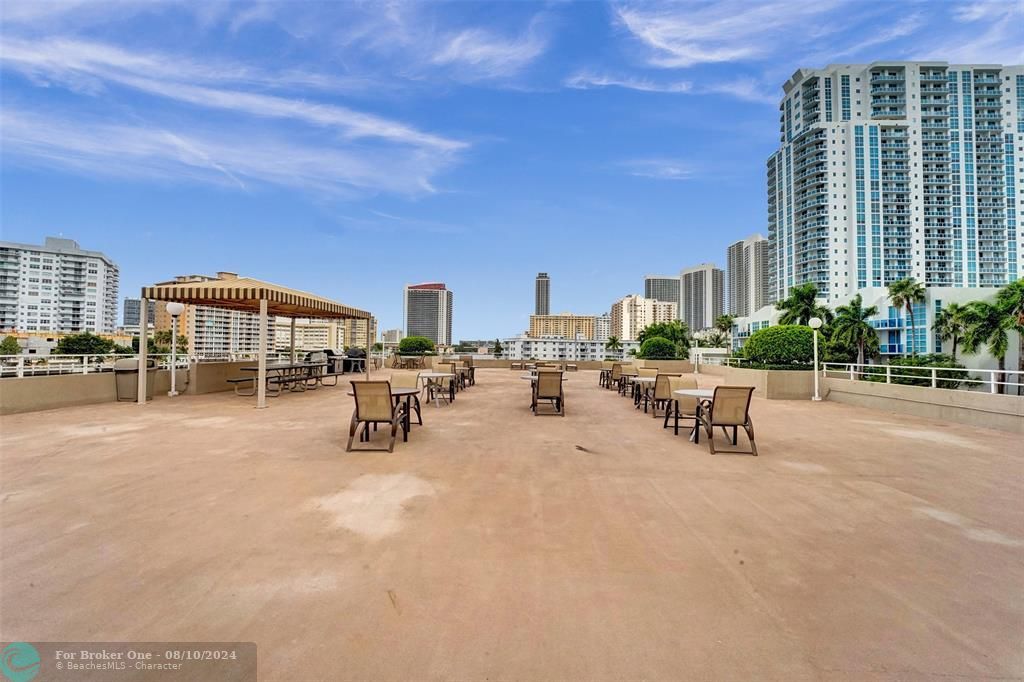 Active With Contract: $390,000 (2 beds, 2 baths, 1340 Square Feet)