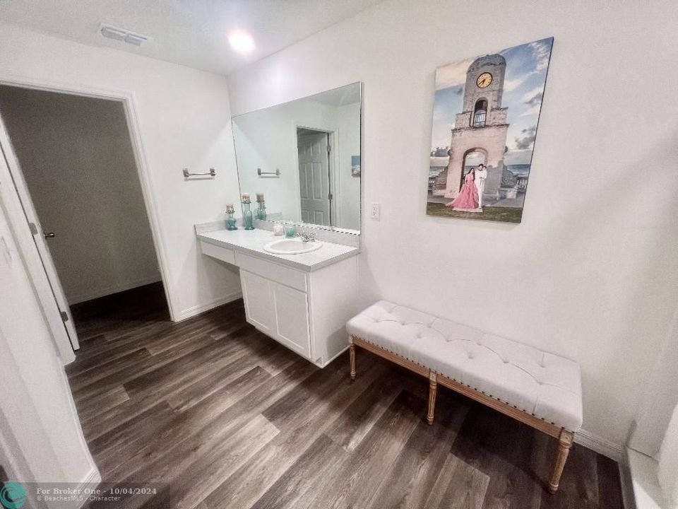 En Venta: $439,900 (4 camas, 2 baños, 2134 Pies cuadrados)