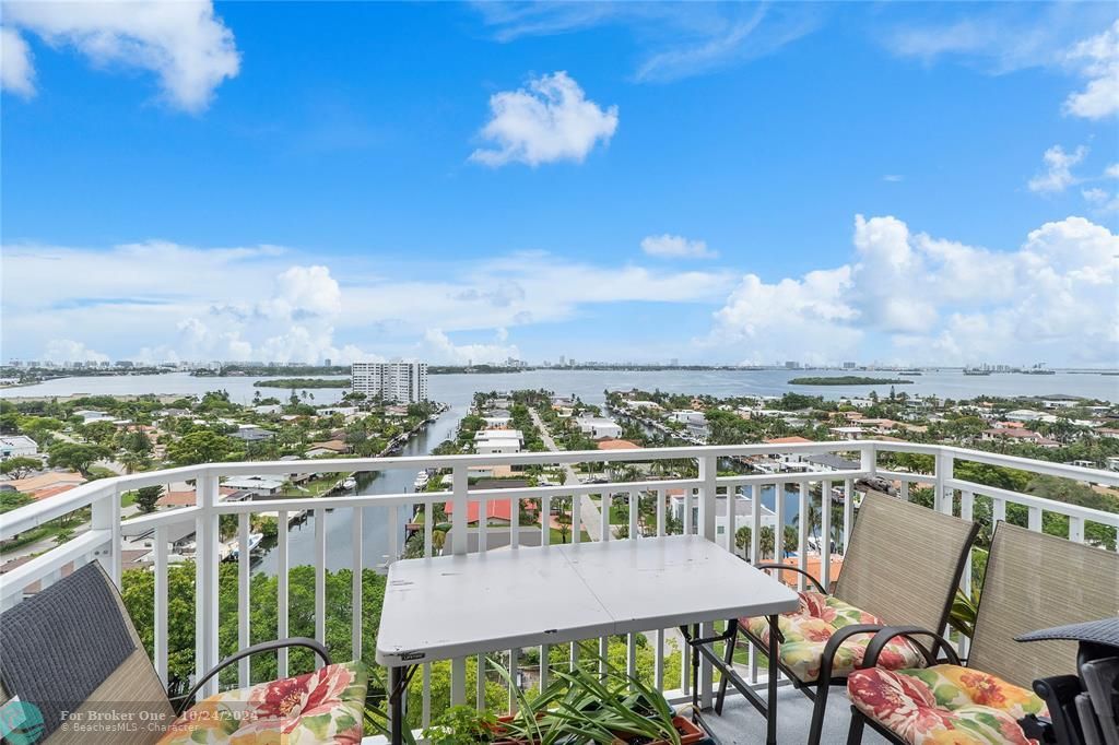 For Sale: $400,000 (2 beds, 2 baths, 1188 Square Feet)