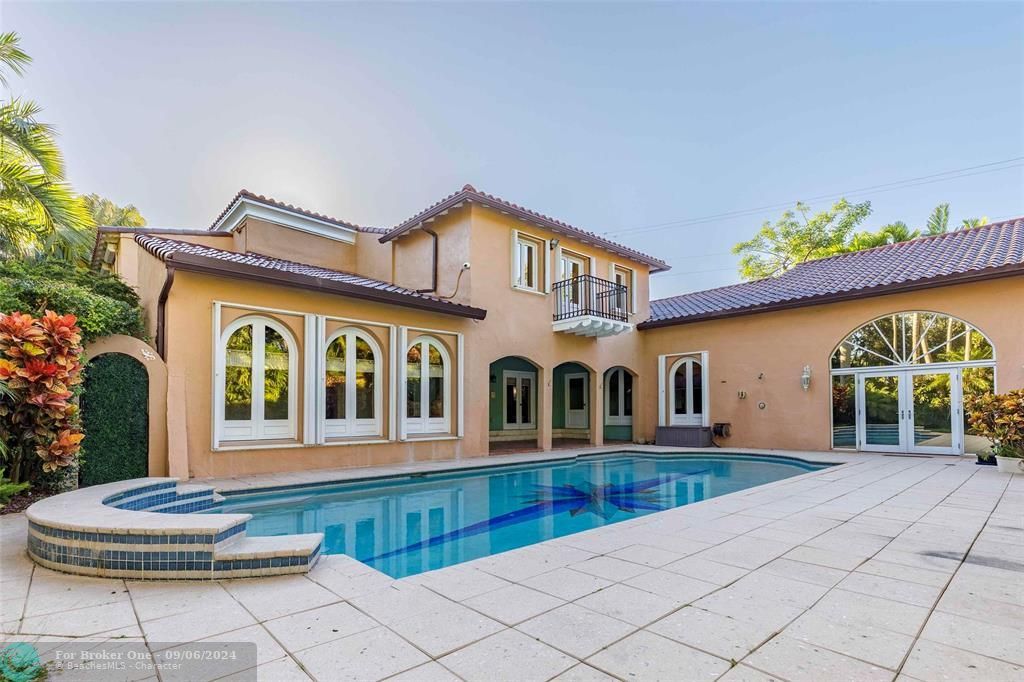 For Sale: $4,195,000 (4 beds, 8 baths, 4455 Square Feet)