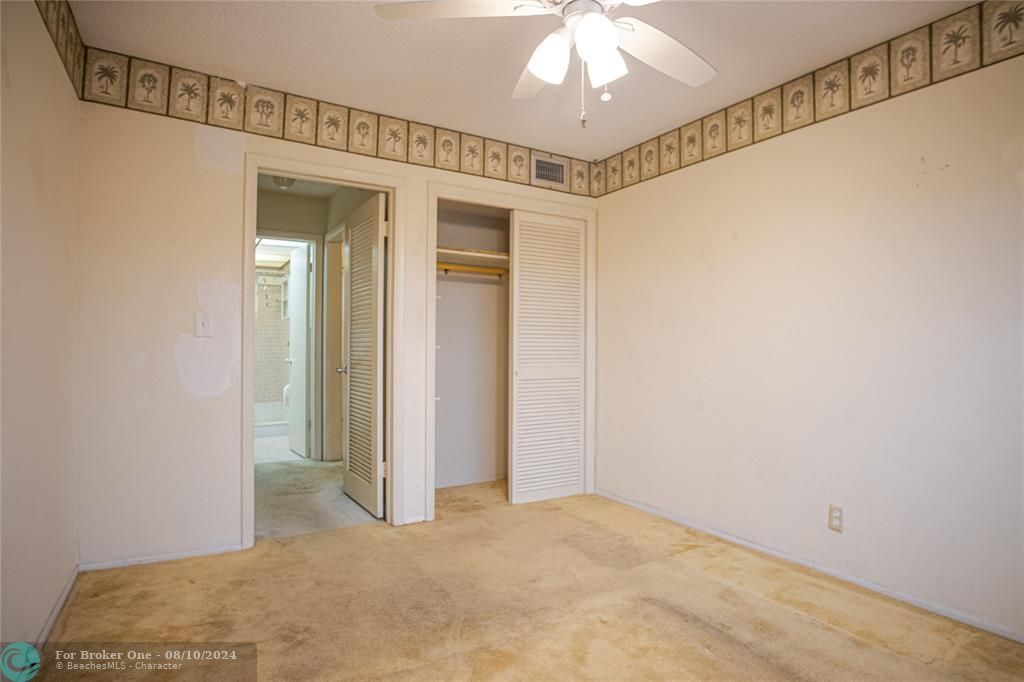 Active With Contract: $111,900 (2 beds, 2 baths, 930 Square Feet)