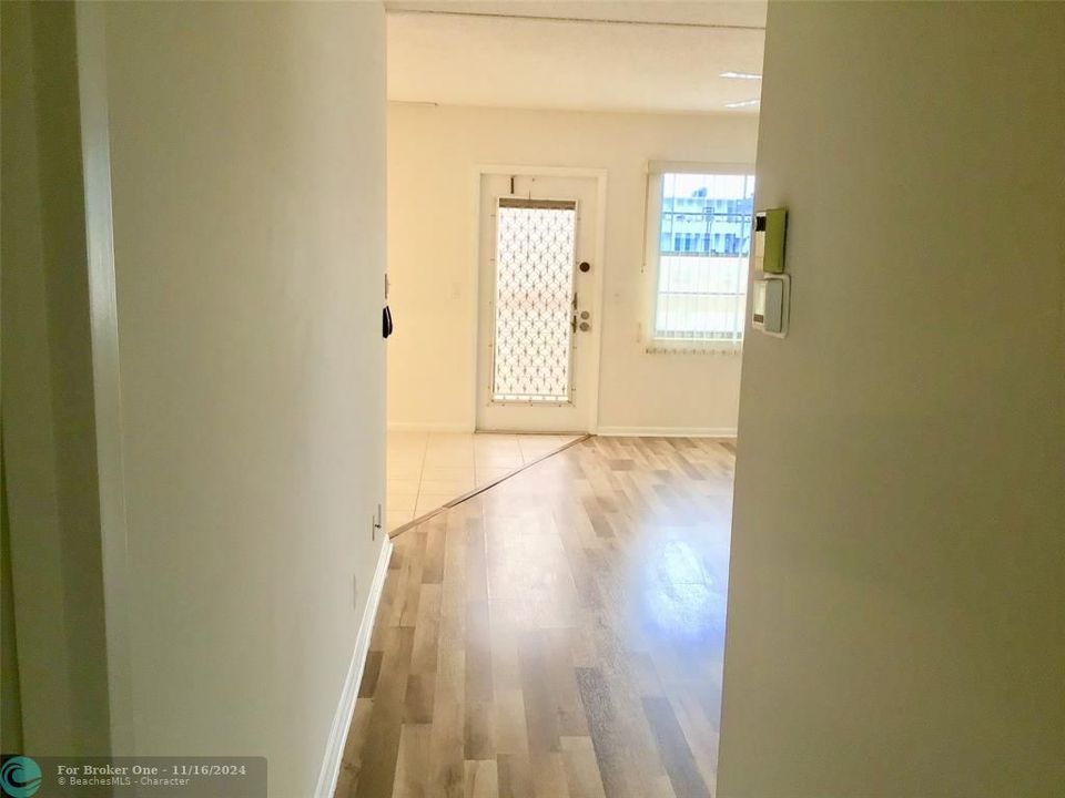 Active With Contract: $1,850 (2 beds, 1 baths, 861 Square Feet)