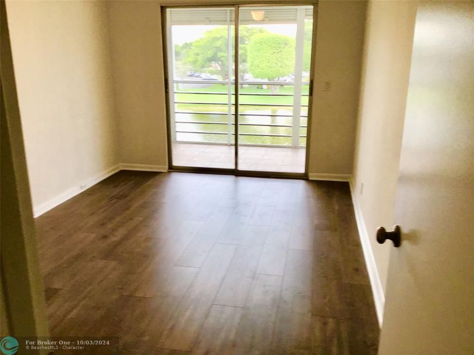 Active With Contract: $1,850 (2 beds, 1 baths, 861 Square Feet)