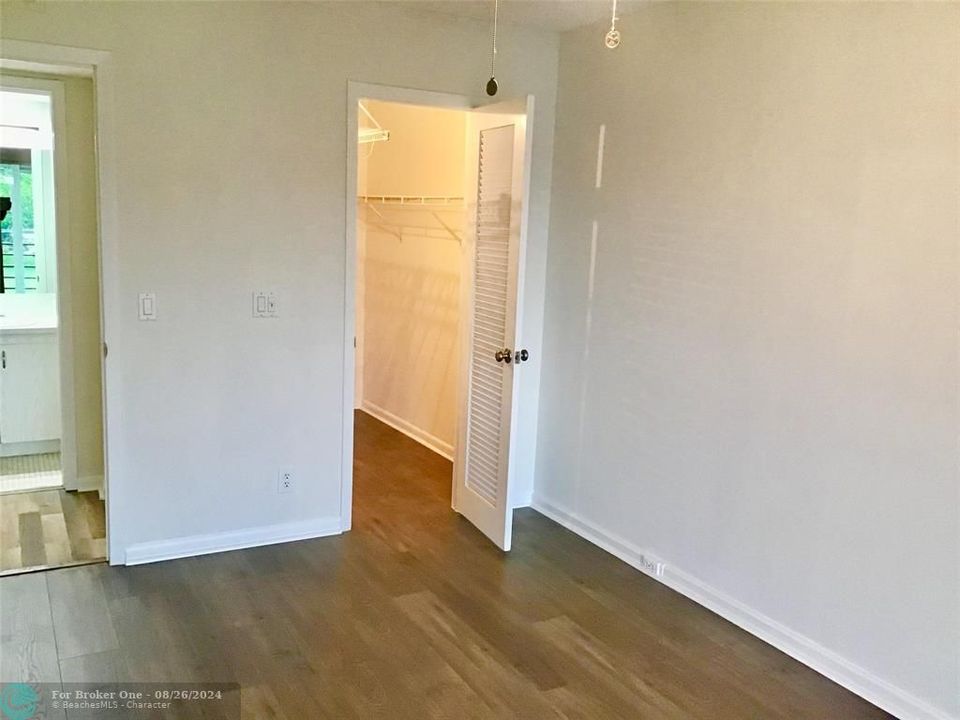 Active With Contract: $1,850 (2 beds, 1 baths, 861 Square Feet)