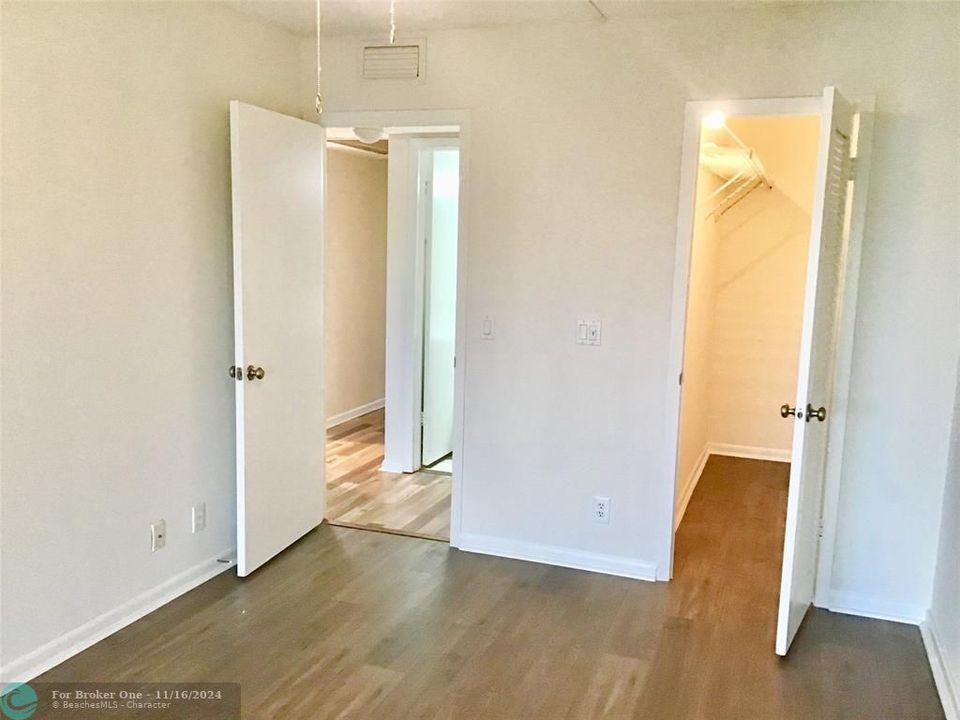 Active With Contract: $1,850 (2 beds, 1 baths, 861 Square Feet)