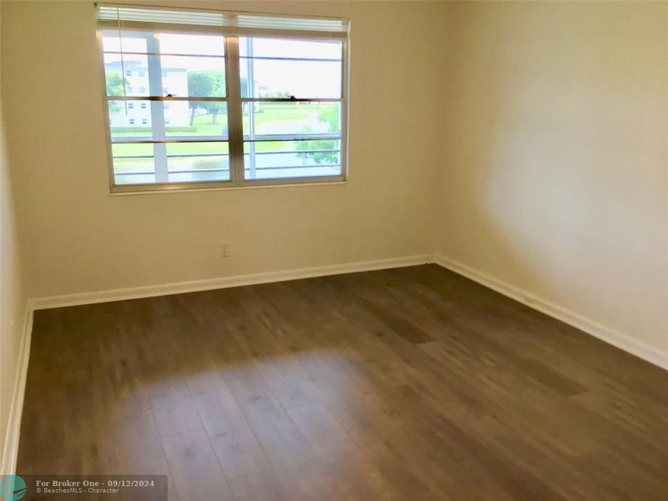 Active With Contract: $1,850 (2 beds, 1 baths, 861 Square Feet)