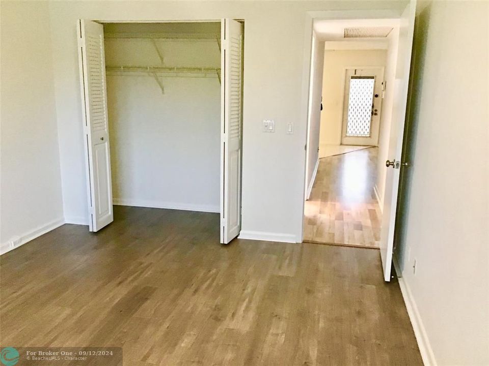 Active With Contract: $1,850 (2 beds, 1 baths, 861 Square Feet)