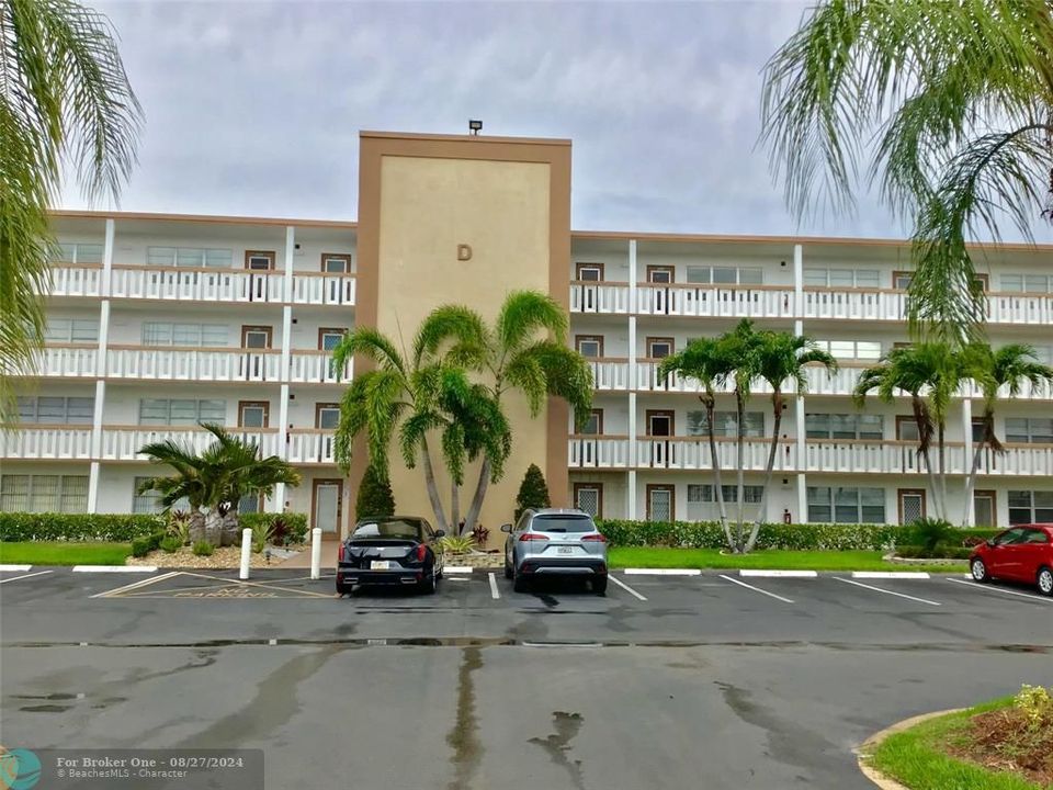 Active With Contract: $1,850 (2 beds, 1 baths, 861 Square Feet)