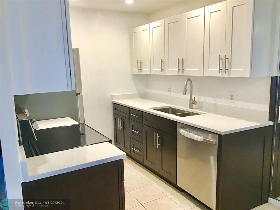 Active With Contract: $1,850 (2 beds, 1 baths, 861 Square Feet)