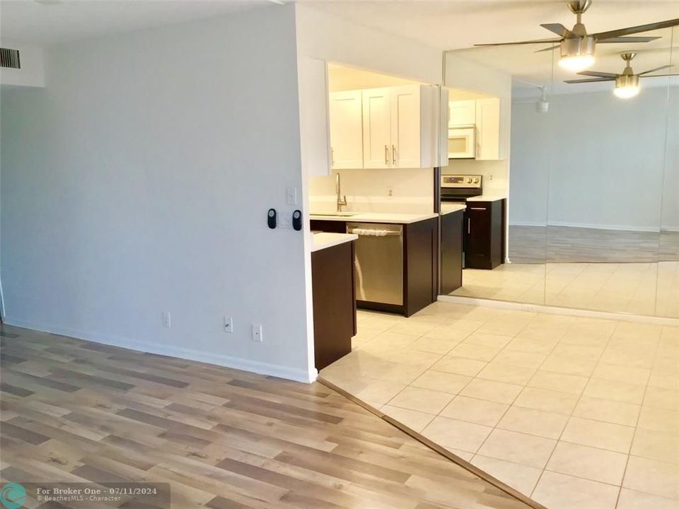 Active With Contract: $1,850 (2 beds, 1 baths, 861 Square Feet)