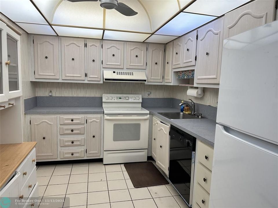 Active With Contract: $99,999 (1 beds, 1 baths, 738 Square Feet)