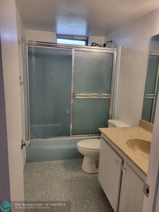 For Rent: $1,000 (2 beds, 2 baths, 982 Square Feet)