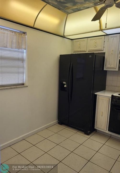 For Rent: $1,000 (2 beds, 2 baths, 982 Square Feet)