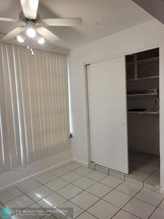 For Rent: $1,000 (2 beds, 2 baths, 982 Square Feet)