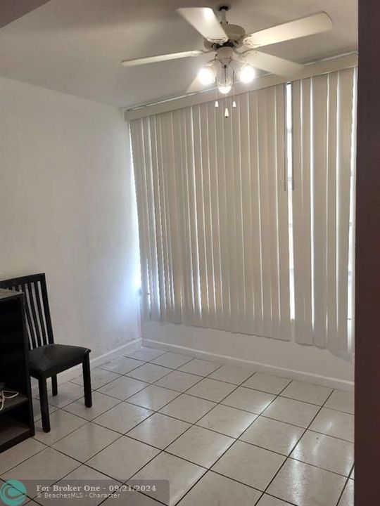 For Rent: $1,000 (2 beds, 2 baths, 982 Square Feet)