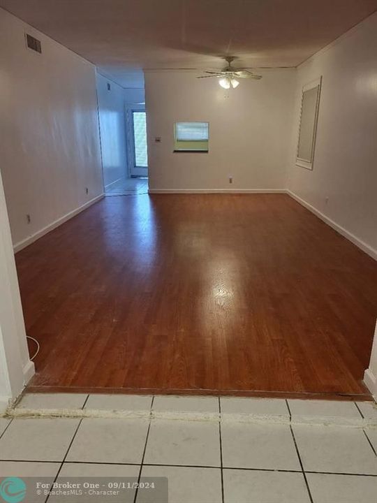 For Rent: $1,000 (2 beds, 2 baths, 982 Square Feet)