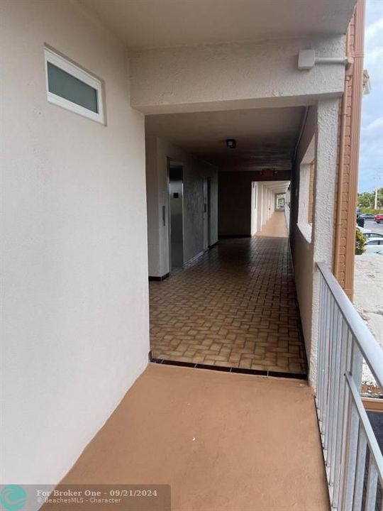 For Rent: $1,000 (2 beds, 2 baths, 982 Square Feet)