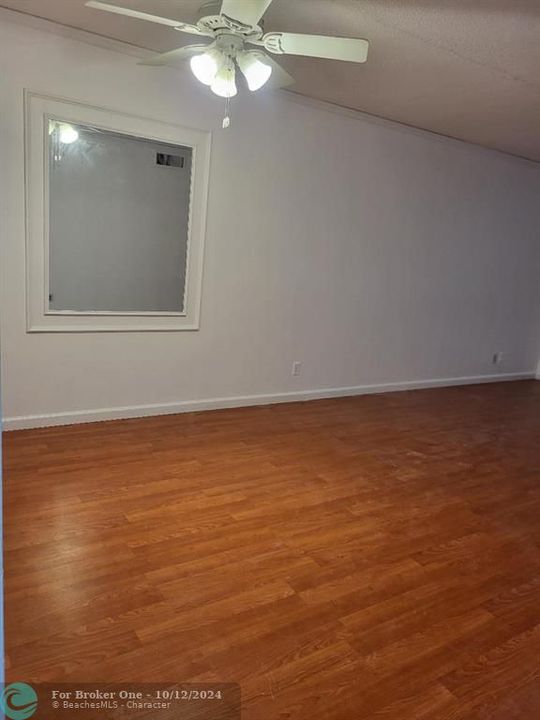 For Rent: $1,000 (2 beds, 2 baths, 982 Square Feet)