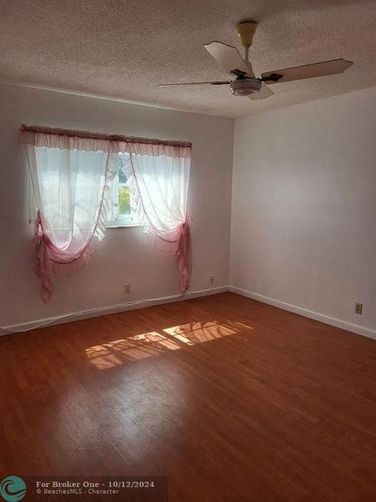 For Rent: $1,000 (2 beds, 2 baths, 982 Square Feet)