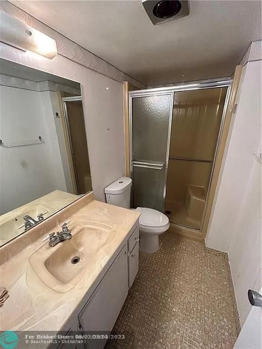 For Rent: $1,000 (2 beds, 2 baths, 982 Square Feet)