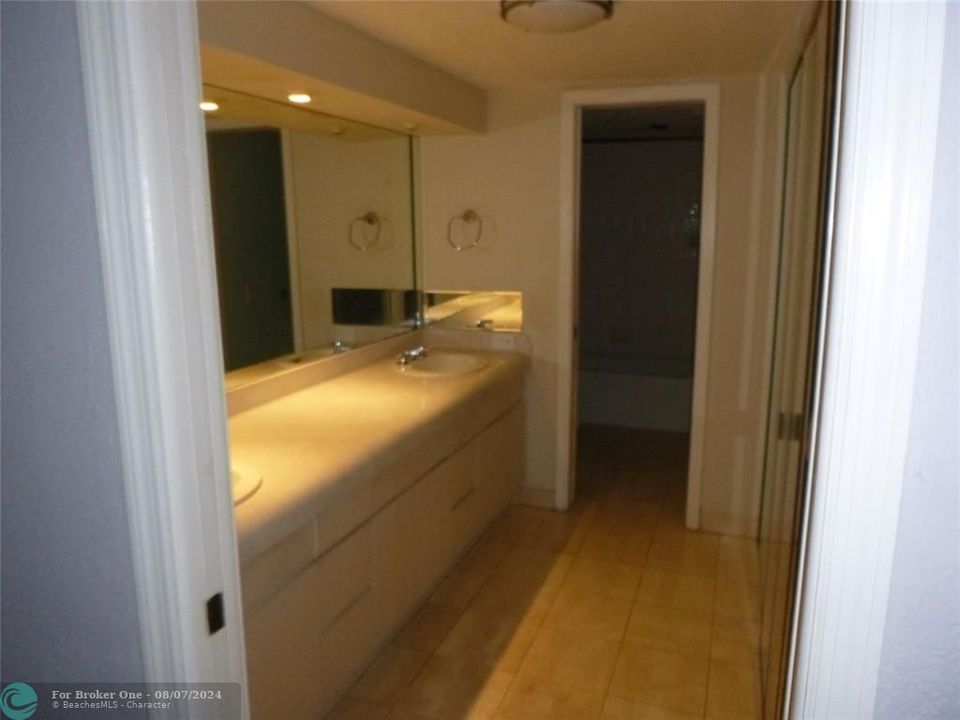 For Rent: $3,250 (3 beds, 2 baths, 1800 Square Feet)