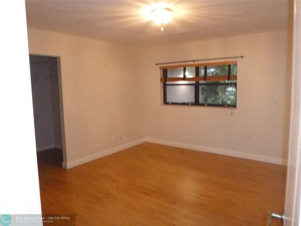 For Rent: $3,250 (3 beds, 2 baths, 1800 Square Feet)