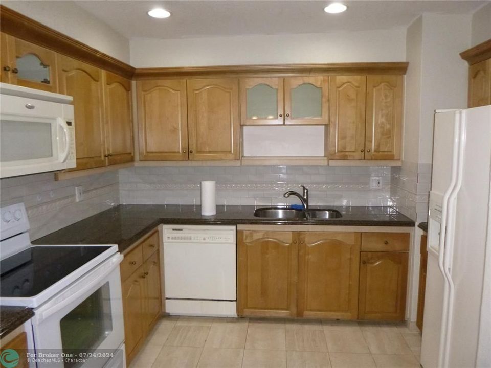 For Rent: $3,250 (3 beds, 2 baths, 1800 Square Feet)