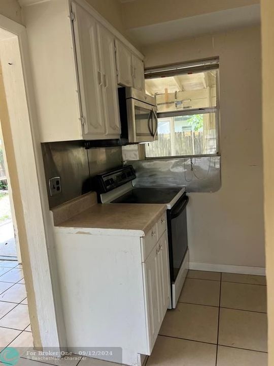 For Sale: $325,000 (2 beds, 1 baths, 768 Square Feet)