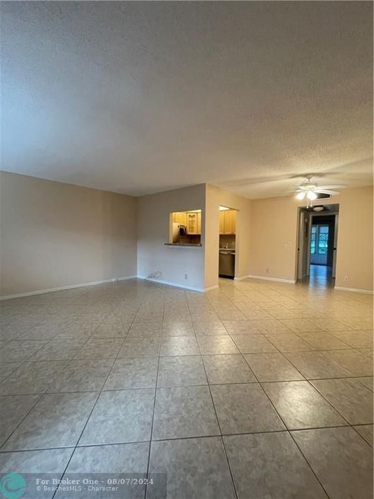 For Rent: $1,600 (1 beds, 1 baths, 715 Square Feet)