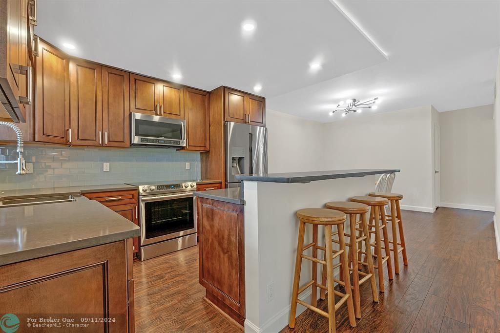 For Sale: $349,900 (3 beds, 2 baths, 1179 Square Feet)