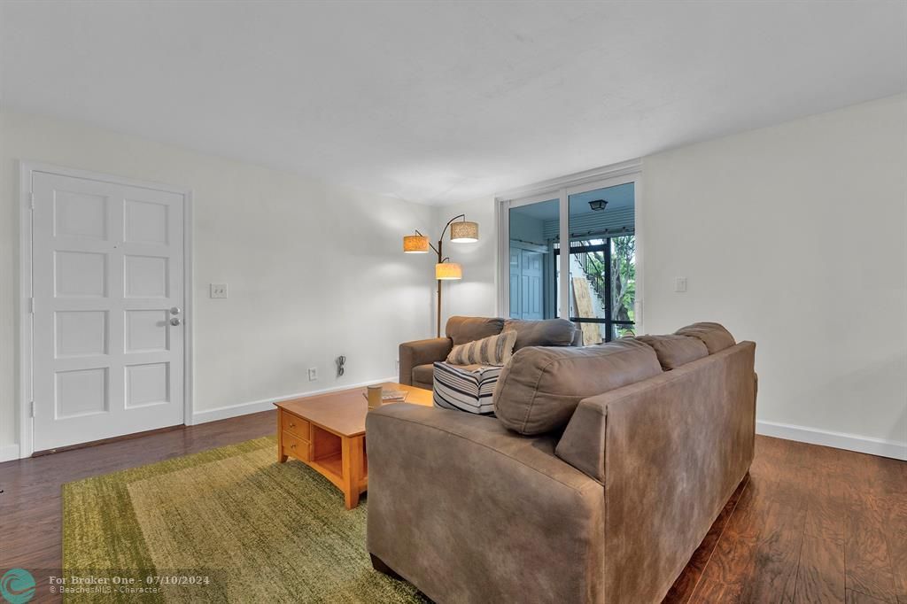 For Sale: $349,900 (3 beds, 2 baths, 1179 Square Feet)