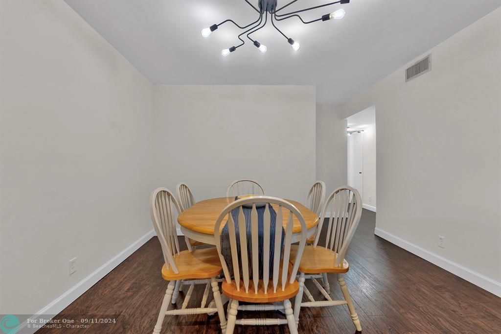 For Sale: $349,900 (3 beds, 2 baths, 1179 Square Feet)