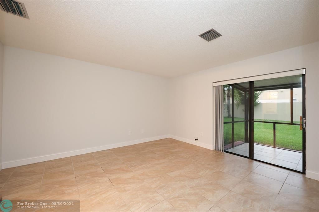 Active With Contract: $2,500 (2 beds, 2 baths, 1068 Square Feet)