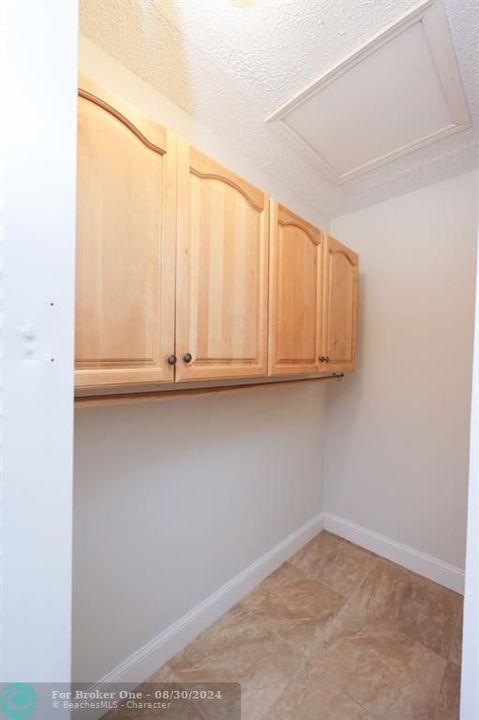 Active With Contract: $2,500 (2 beds, 2 baths, 1068 Square Feet)