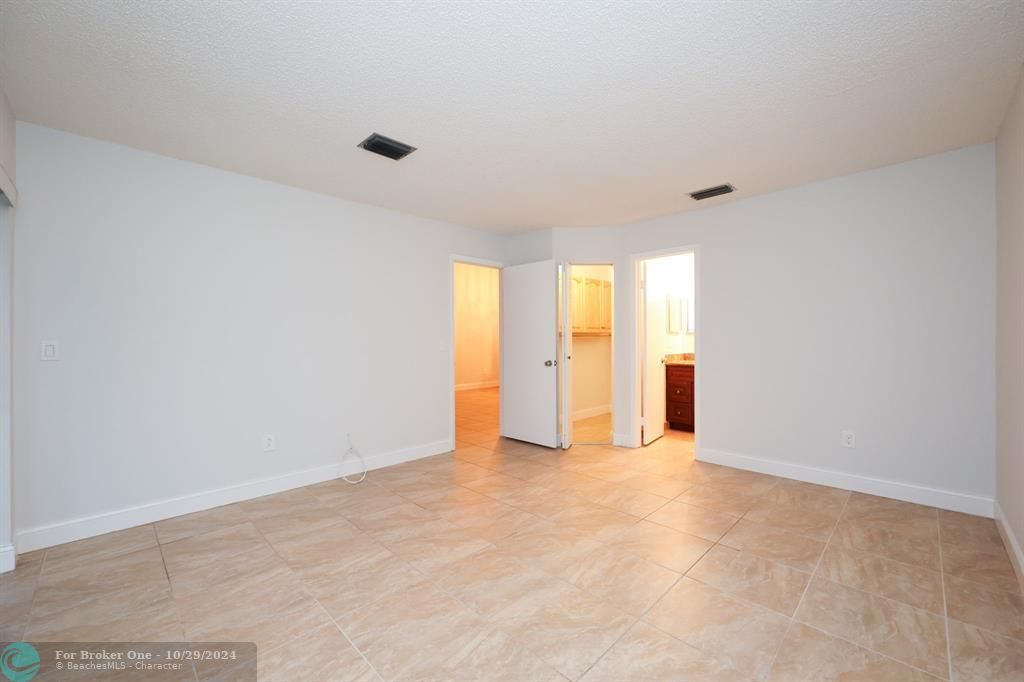 Active With Contract: $2,500 (2 beds, 2 baths, 1068 Square Feet)