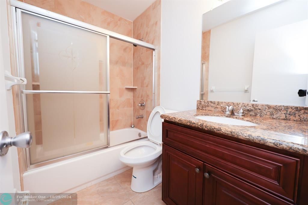 Active With Contract: $2,500 (2 beds, 2 baths, 1068 Square Feet)