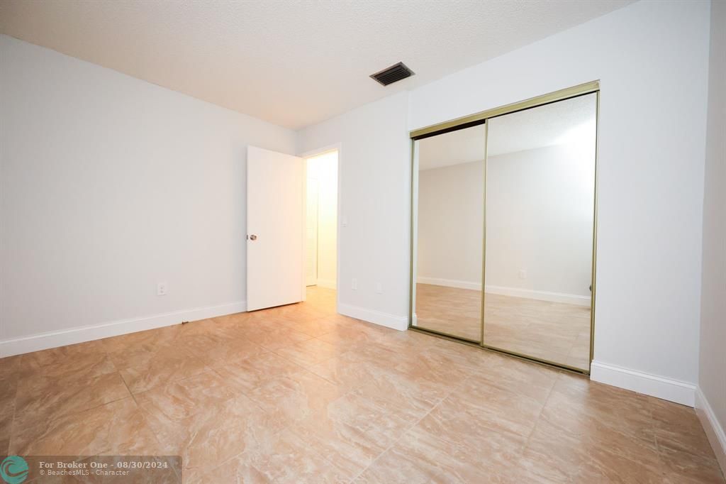 Active With Contract: $2,500 (2 beds, 2 baths, 1068 Square Feet)