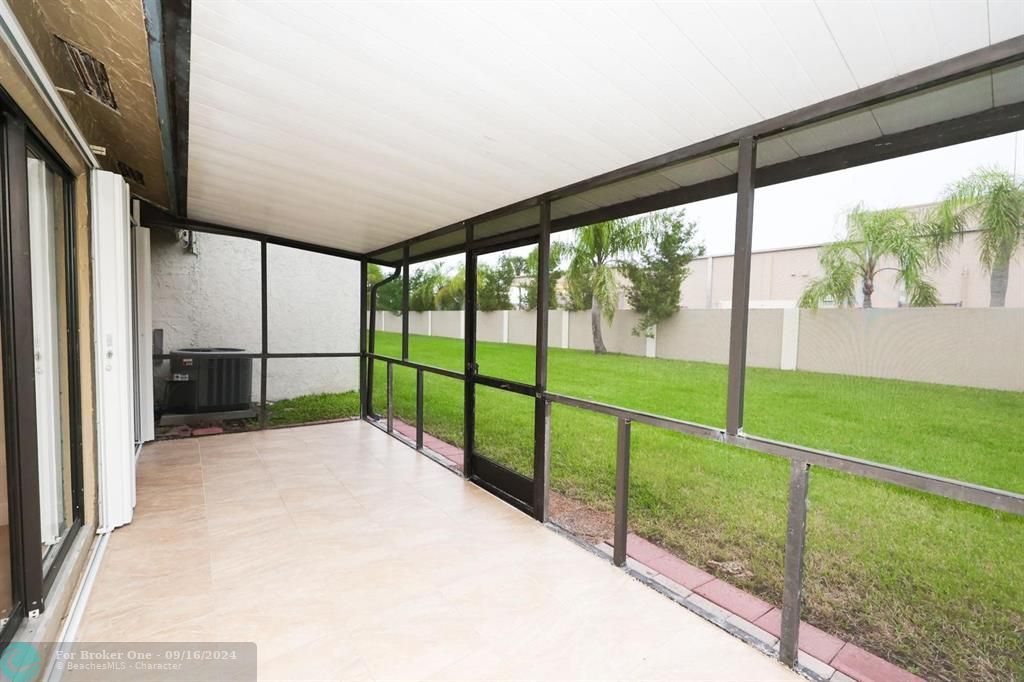 Active With Contract: $2,500 (2 beds, 2 baths, 1068 Square Feet)