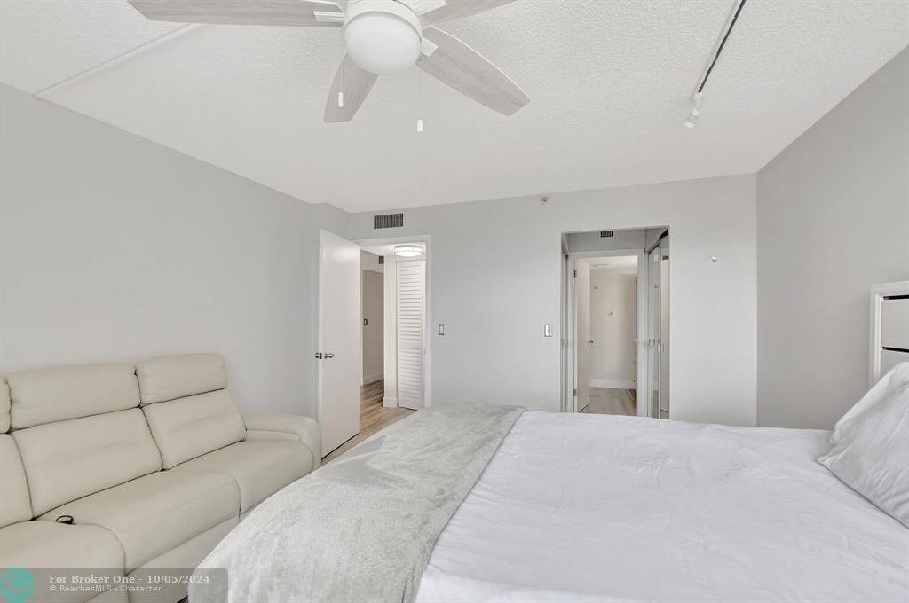 For Sale: $415,000 (2 beds, 2 baths, 1130 Square Feet)