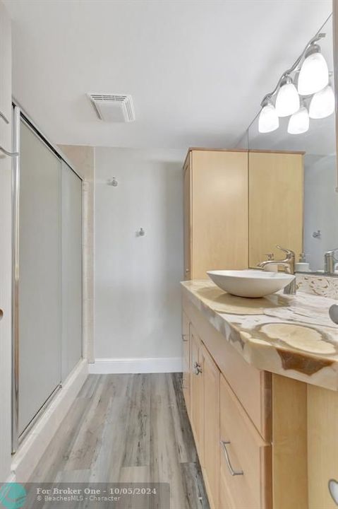 For Sale: $415,000 (2 beds, 2 baths, 1130 Square Feet)