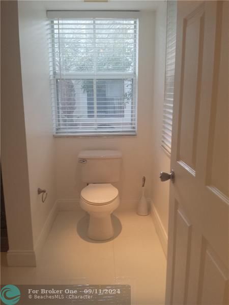 For Rent: $2,200 (2 beds, 1 baths, 940 Square Feet)