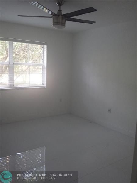 For Rent: $2,200 (2 beds, 1 baths, 940 Square Feet)