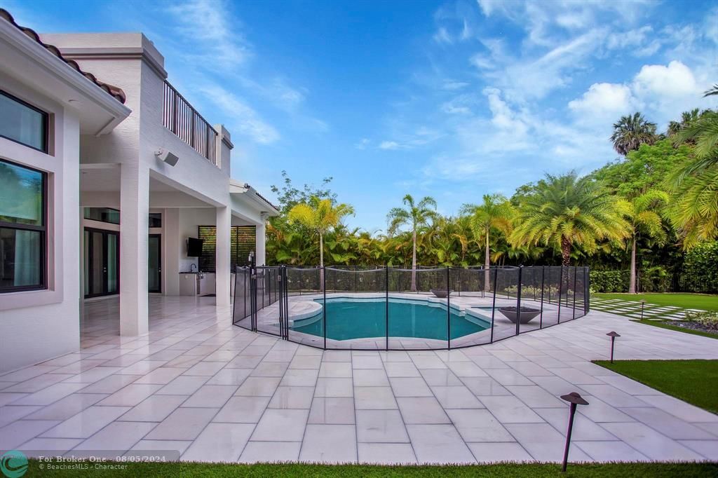 Recently Sold: $2,650,000 (4 beds, 4 baths, 4686 Square Feet)