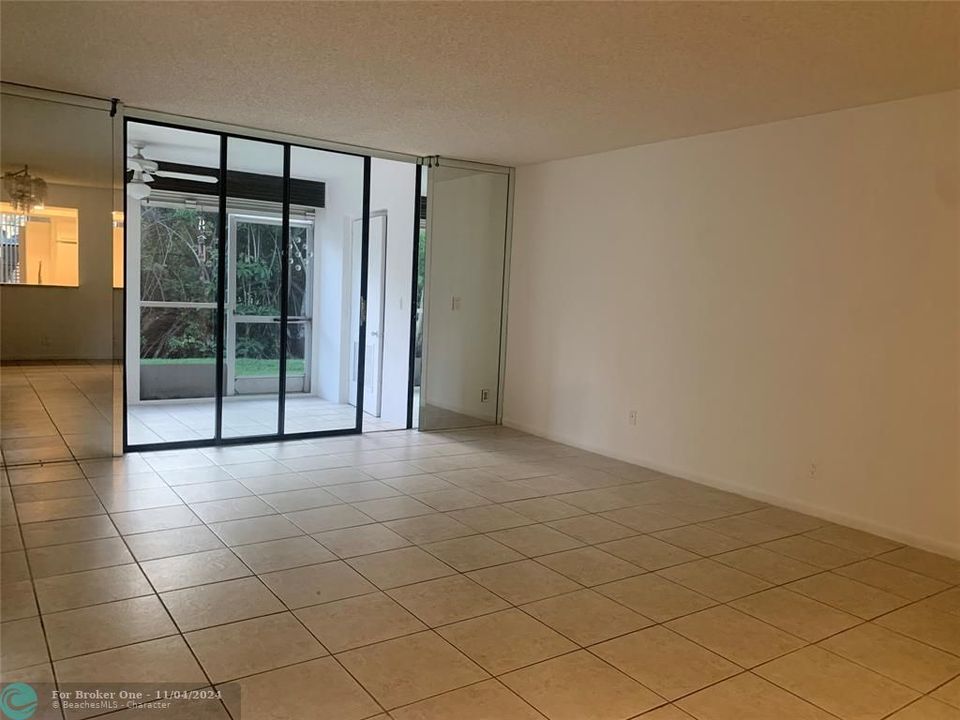 Recently Rented: $1,953 (2 beds, 2 baths, 1000 Square Feet)